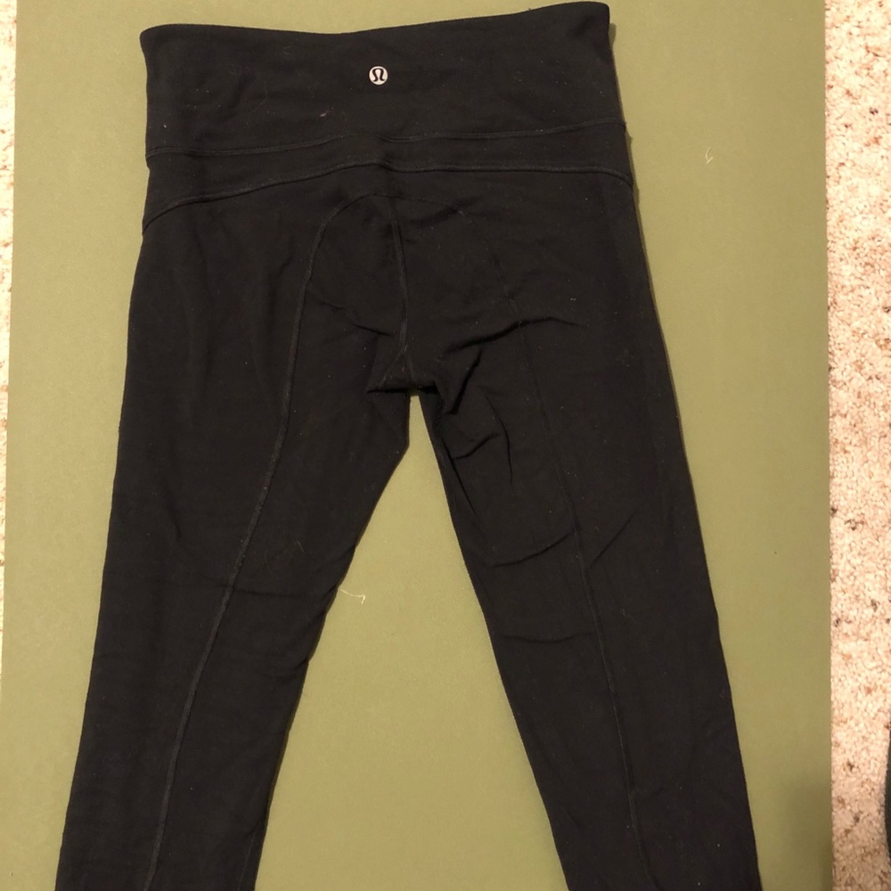 Lululemon cropped black athletic pants